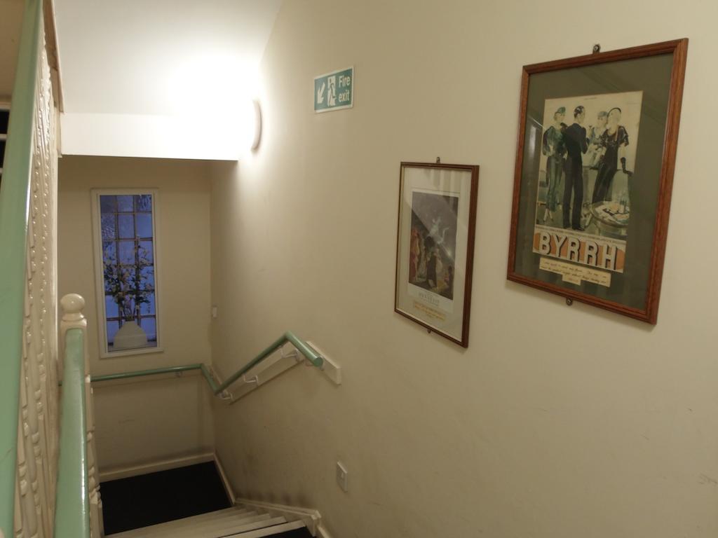 The Robin 2 Hotel Вулвергемптон Екстериор снимка