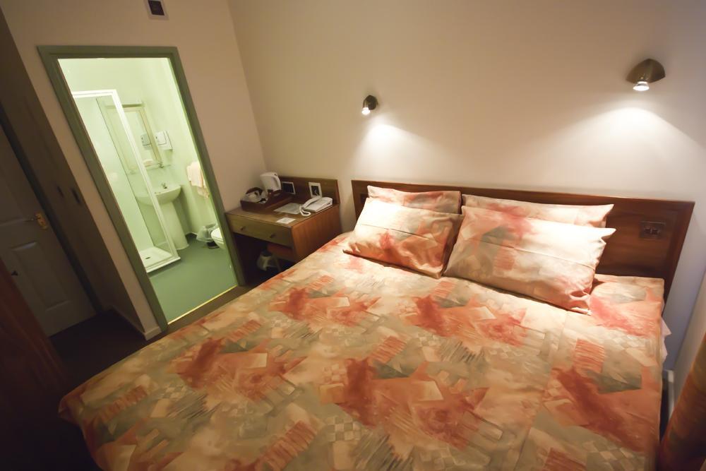 The Robin 2 Hotel Вулвергемптон Екстериор снимка