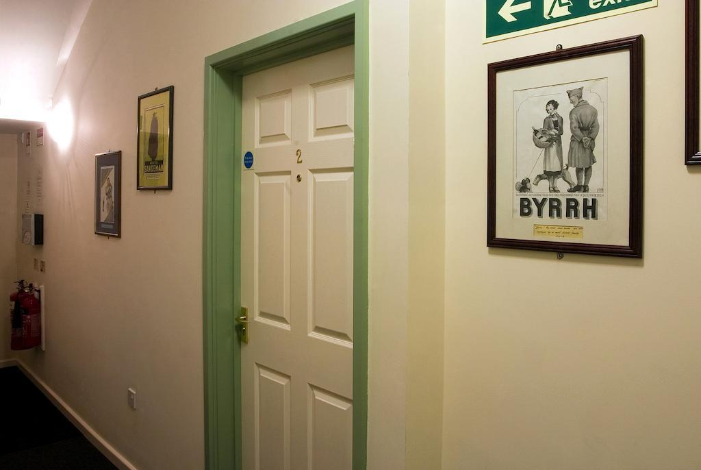 The Robin 2 Hotel Вулвергемптон Екстериор снимка