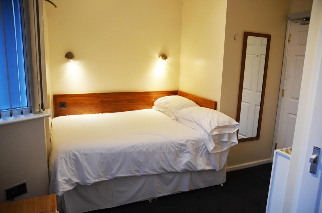 The Robin 2 Hotel Вулвергемптон Екстериор снимка