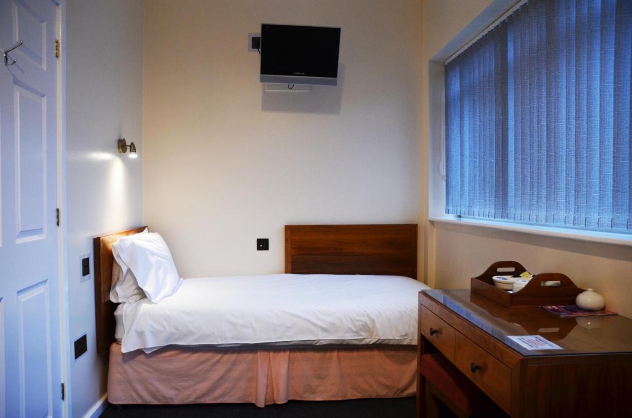 The Robin 2 Hotel Вулвергемптон Екстериор снимка