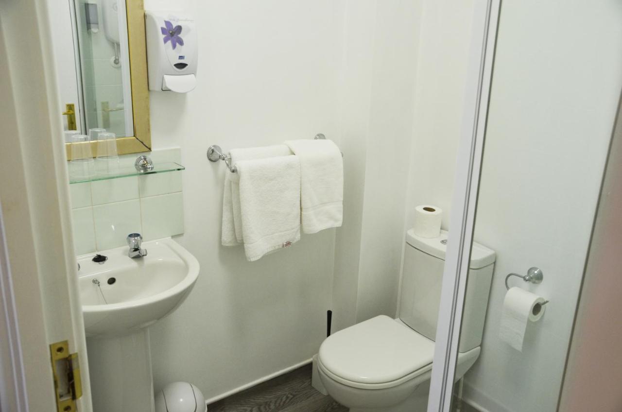The Robin 2 Hotel Вулвергемптон Екстериор снимка