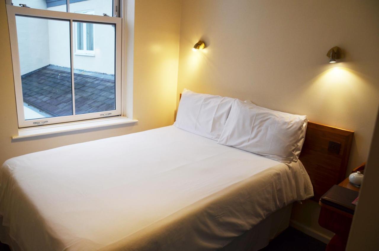 The Robin 2 Hotel Вулвергемптон Екстериор снимка